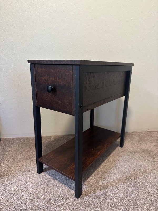 End Table/Bedside Stand