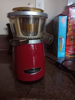 Omega Vs350r juicer never used me open box