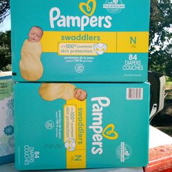 BRANS NEW  NEWBORN PAMPERS DIAPERS+BRAND NEW "HONEST BRAND"BOD OF 580 WIPES