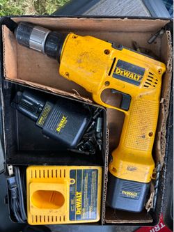 DeWalt 9.6V Cordless Drill Set with charger case and battery