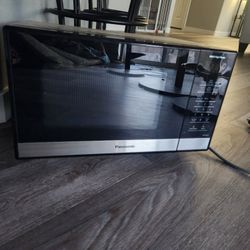 Panasonic Microwave Model NN-SB428S