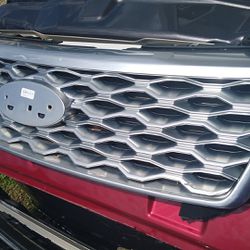 Ford explorer grills 2015 to 18 . All are broke on the back mounting parts . They would only be good for the crome parts which will come off