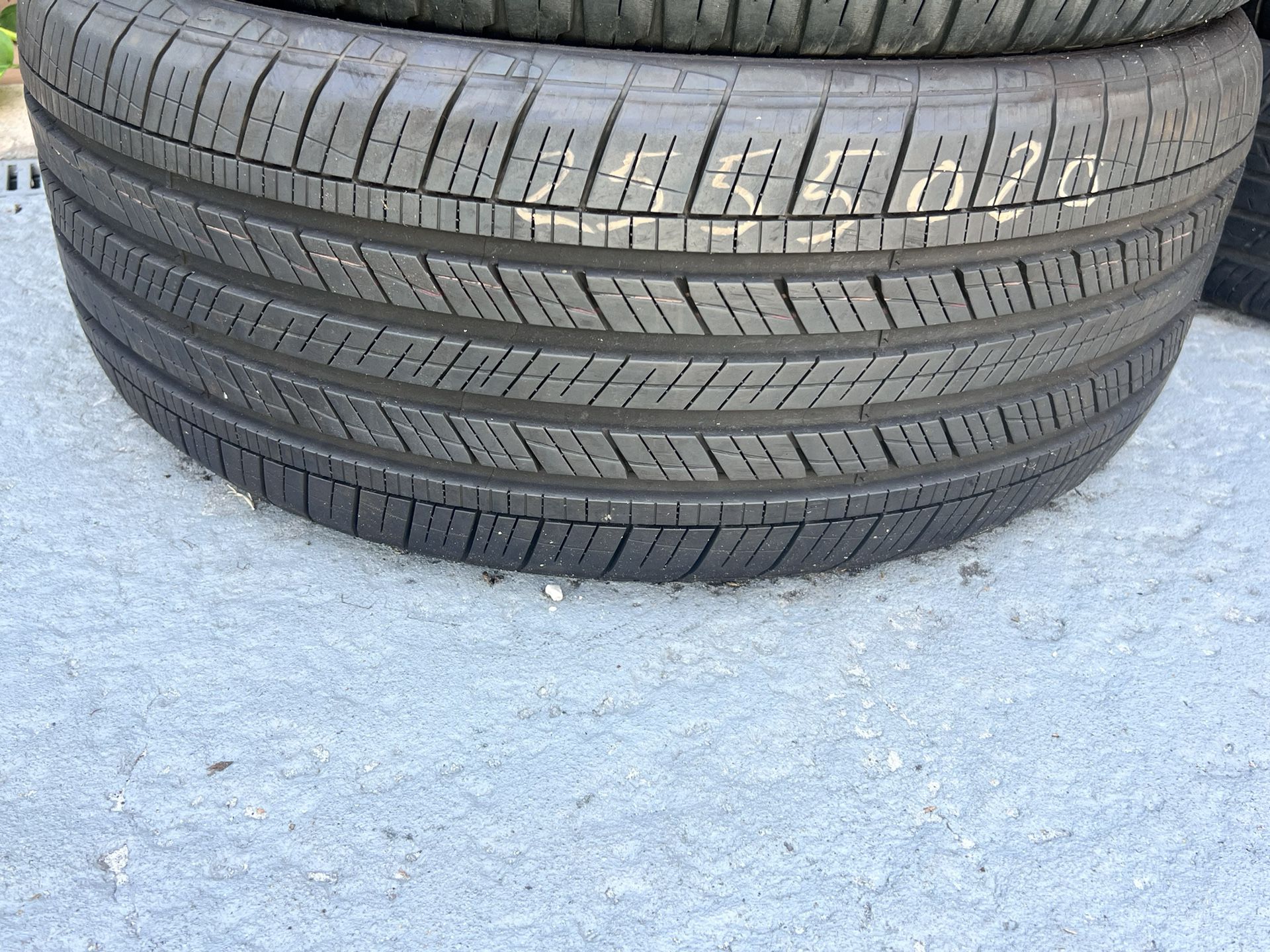 255/50/20 One Tire Like New Carry Out