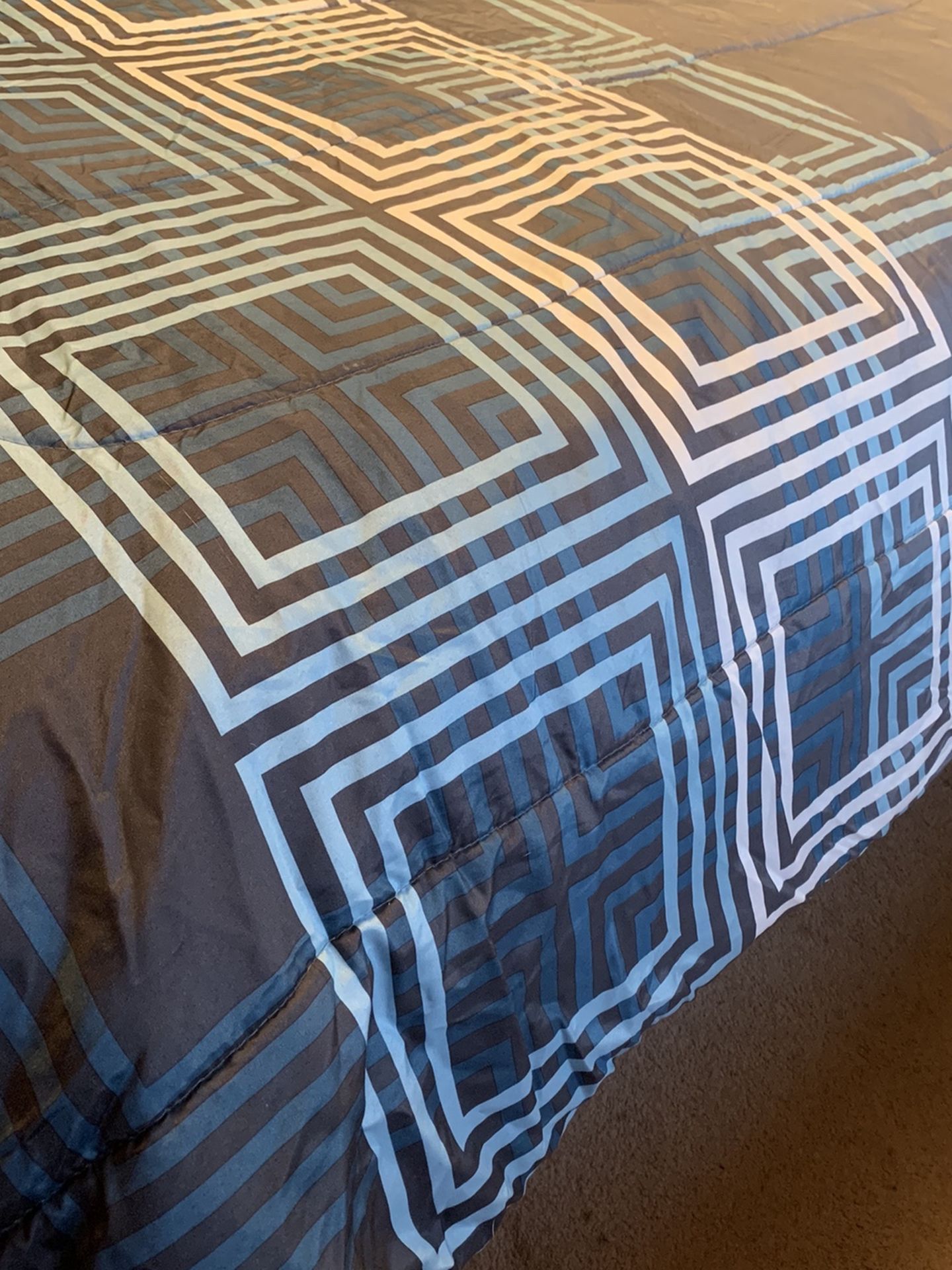 Queen Comforter Reversible 