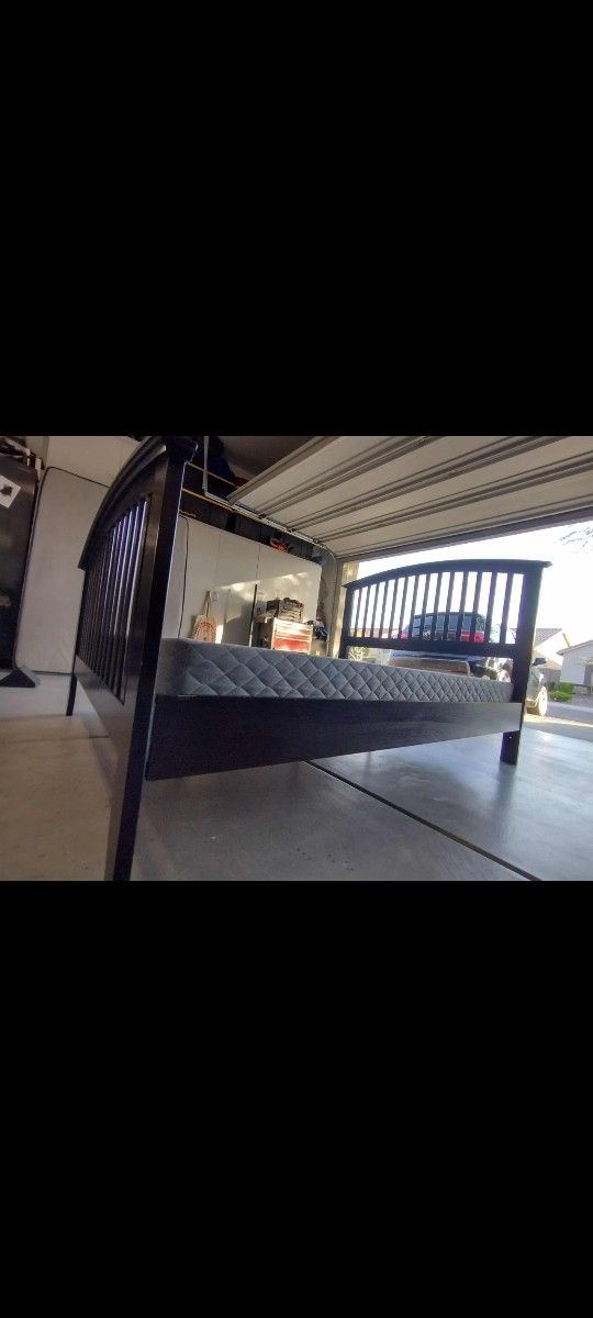 Beautiful Dark Wood Full Size Bed Frame With Box Spring