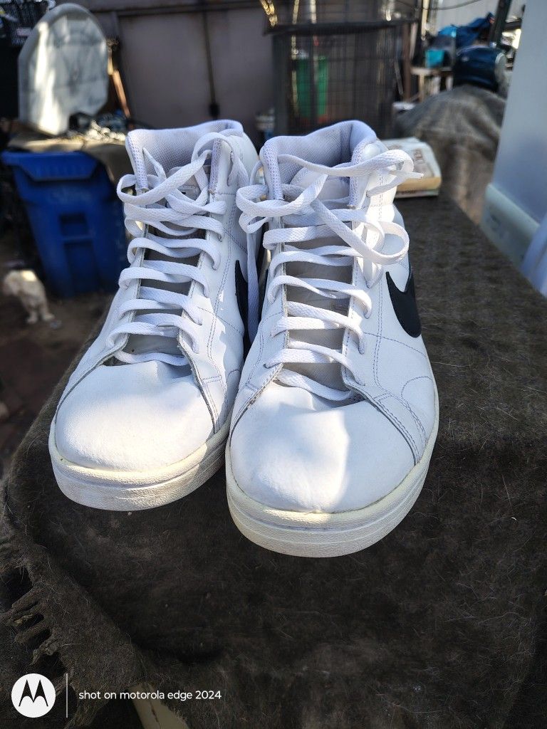 Nike size 12 tennis shoes