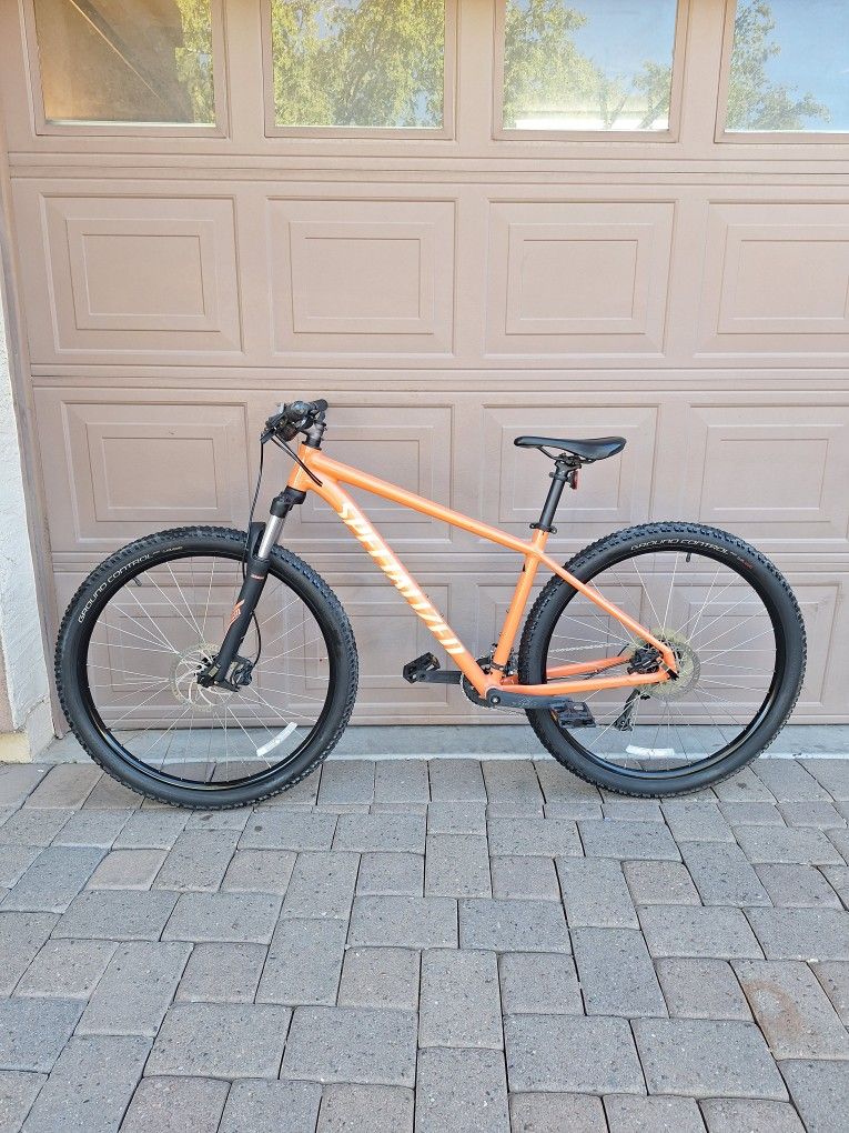 SPECIALIZED ROCKHOPPER SPORT 29 ER MOUNTAIN BIKE LIKE NEW ( CHECK MY OTHER BIKES)