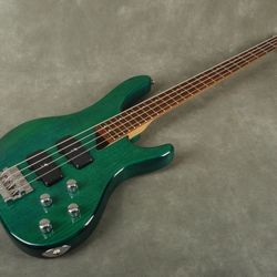 Washburn XB-400 Bantam Series electric bass guitar 