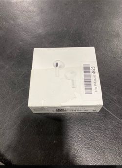 Apple AirPods 3rd gen with case and charger