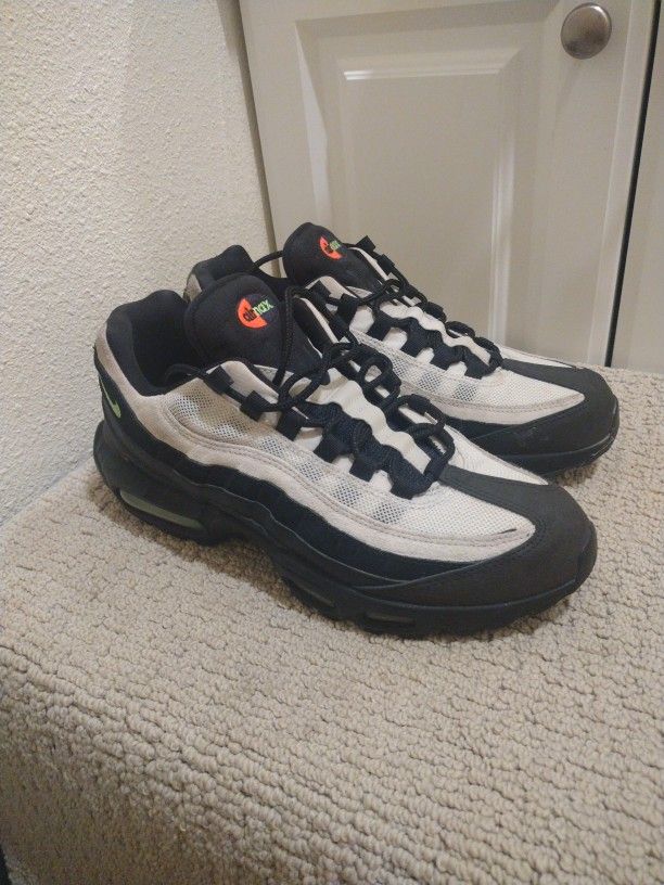 Men's Nike Air Max Essentials Size 10