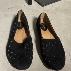 Black Clarks women’s flats 