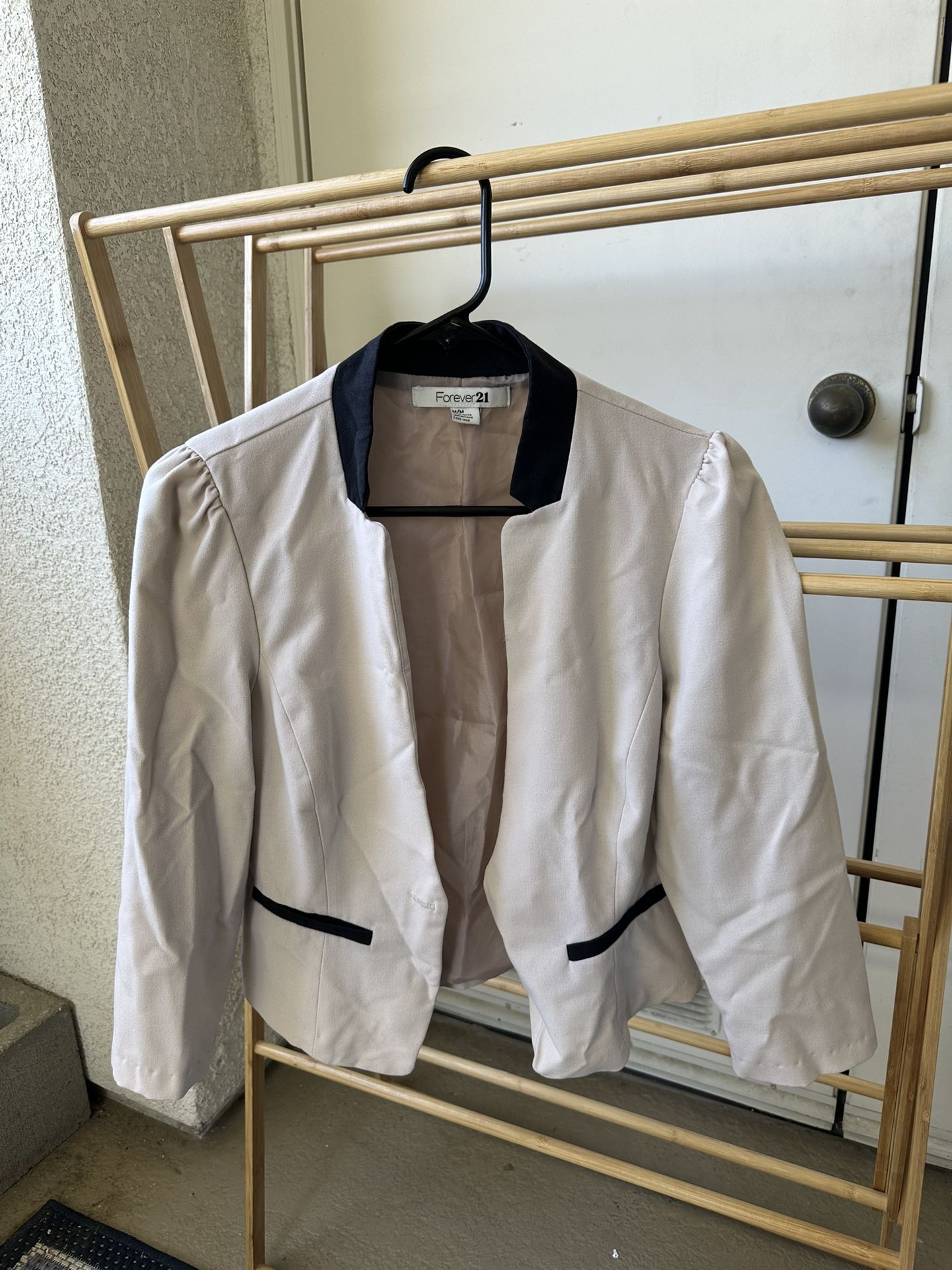 Forever 21 women’s blazer- cream