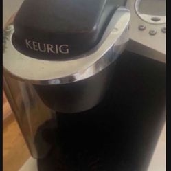 KEURIG COFFEE MAKER