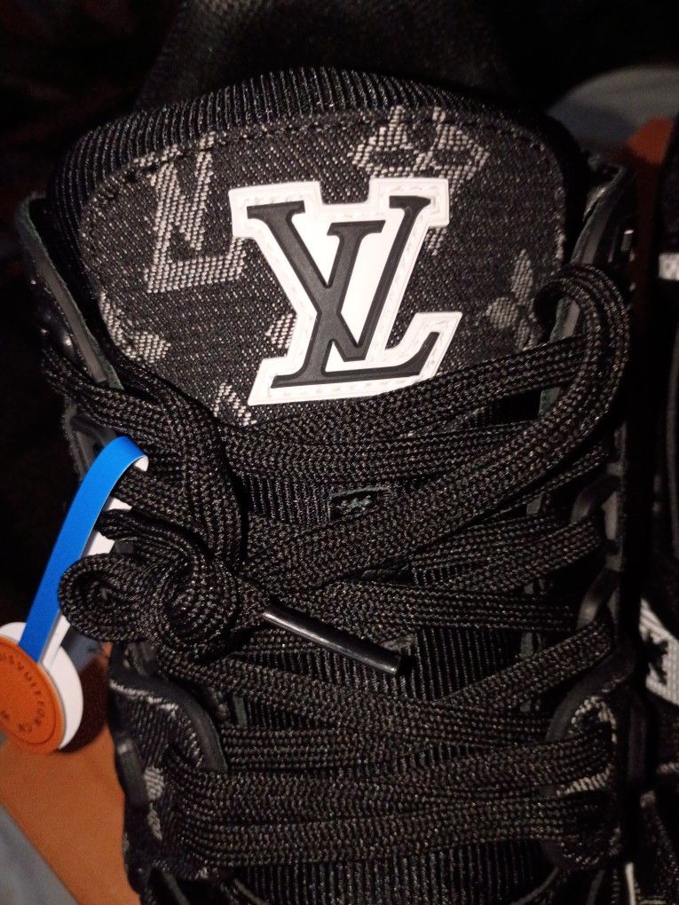 Brand New Exclusive Louis Vuitton Shoes,Dust Bag And Receipt Included