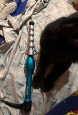 Bed head curler