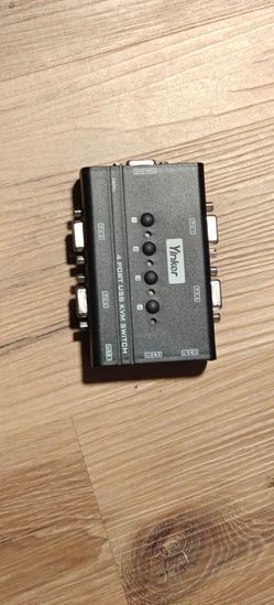Yinker 4-Port USB VGA KVM Switch