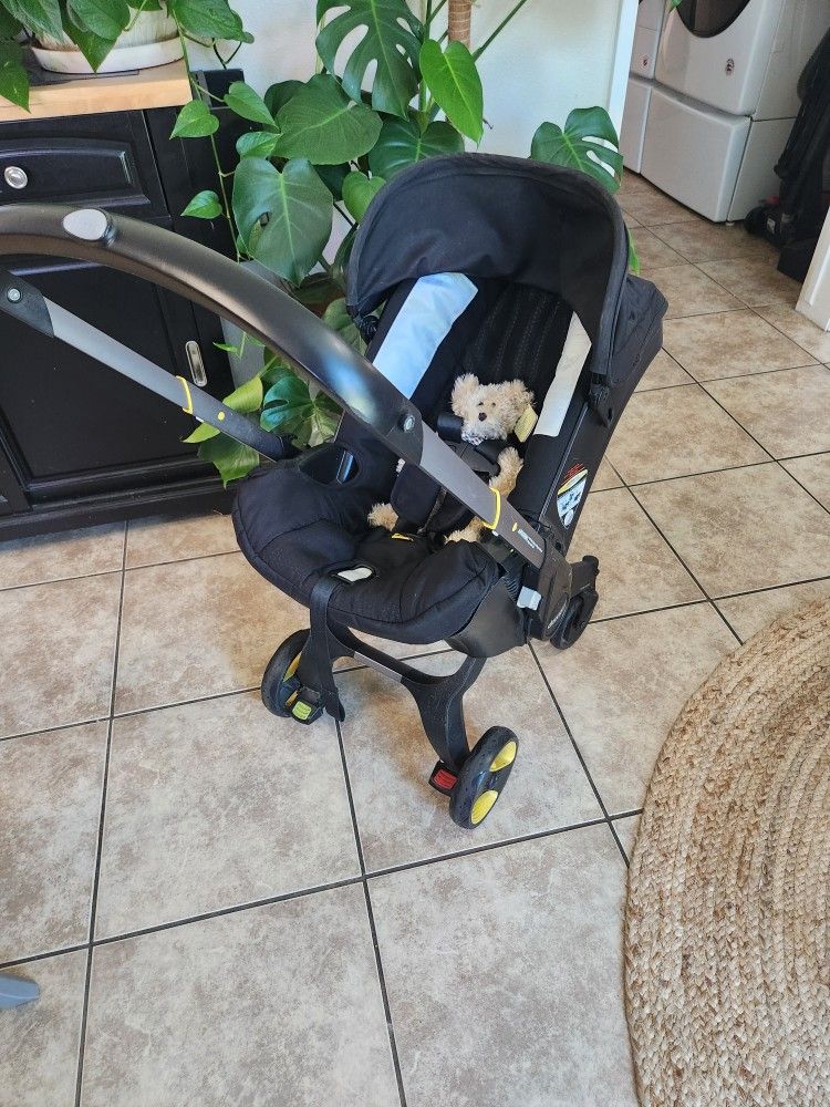 Doona Stroller + 2 Bases
