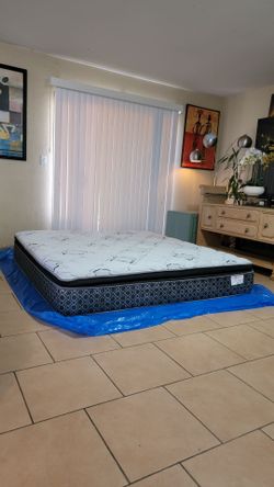 VERY NICE LIKE NEW KING SIZE PILLOWTOP MATTRESS FOR SALE! IN GREAT CONDITION, FREE DELIVERY