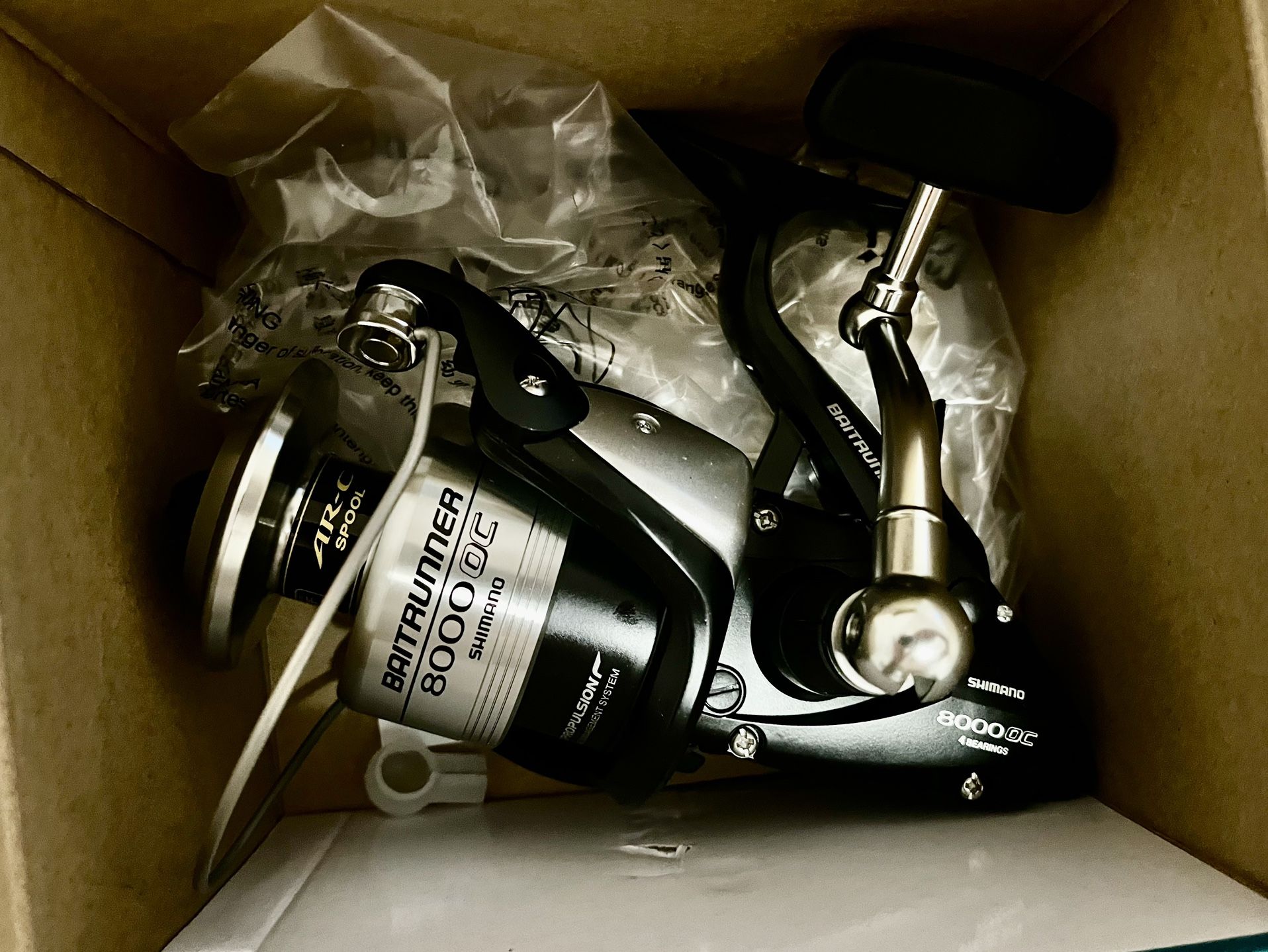 NEW SHIMANO BAITRUNNER 8000 OC spinning Reel