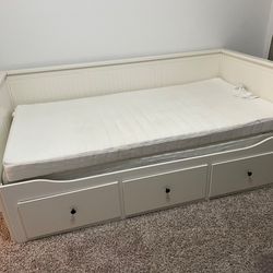 Twin Daybed with Pop-Up Trundle & Storage Drawers