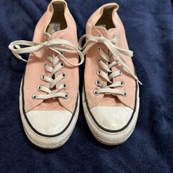 Woman’s Converse Size 9