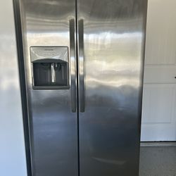 Frigidaire Refrigerator 
