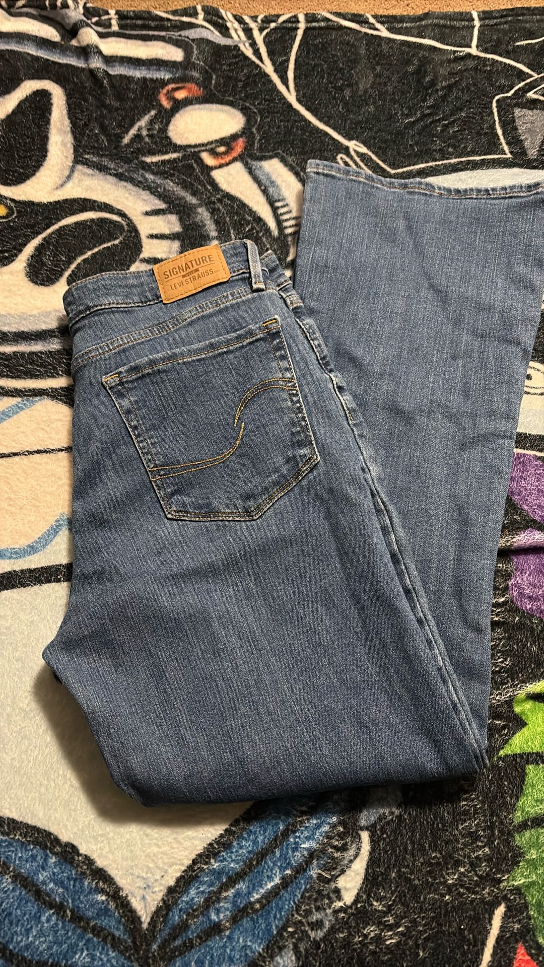 Signature Levi Strauss Mid Rise Bootcut Size 8 Short
