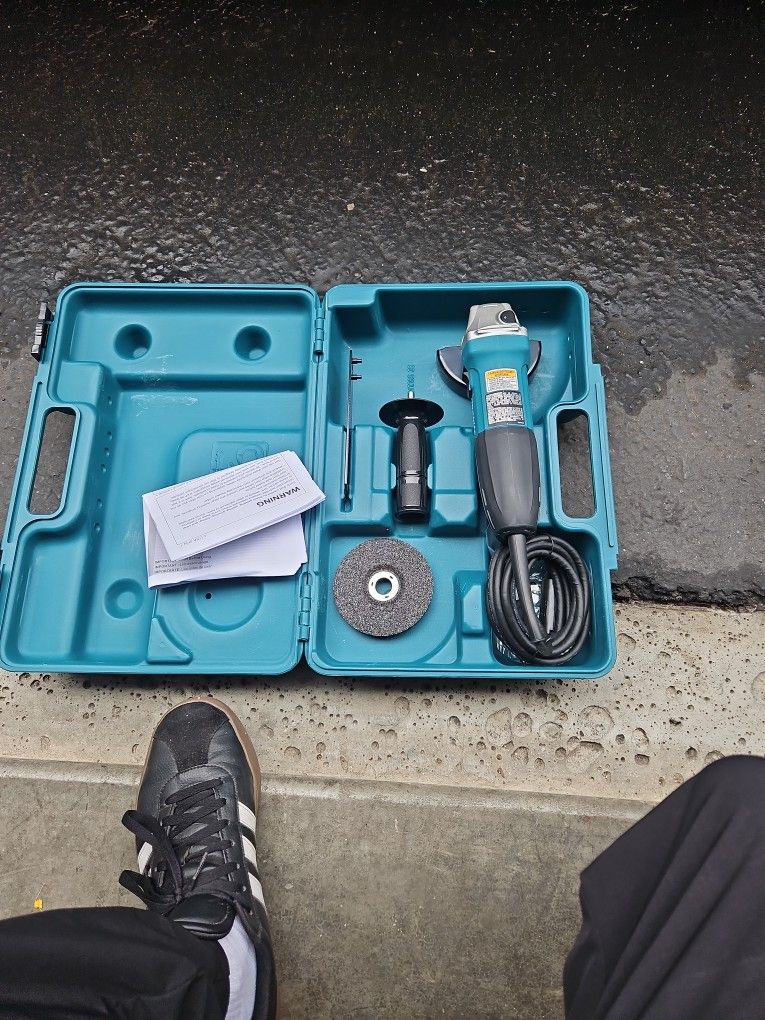 Grinder Makita