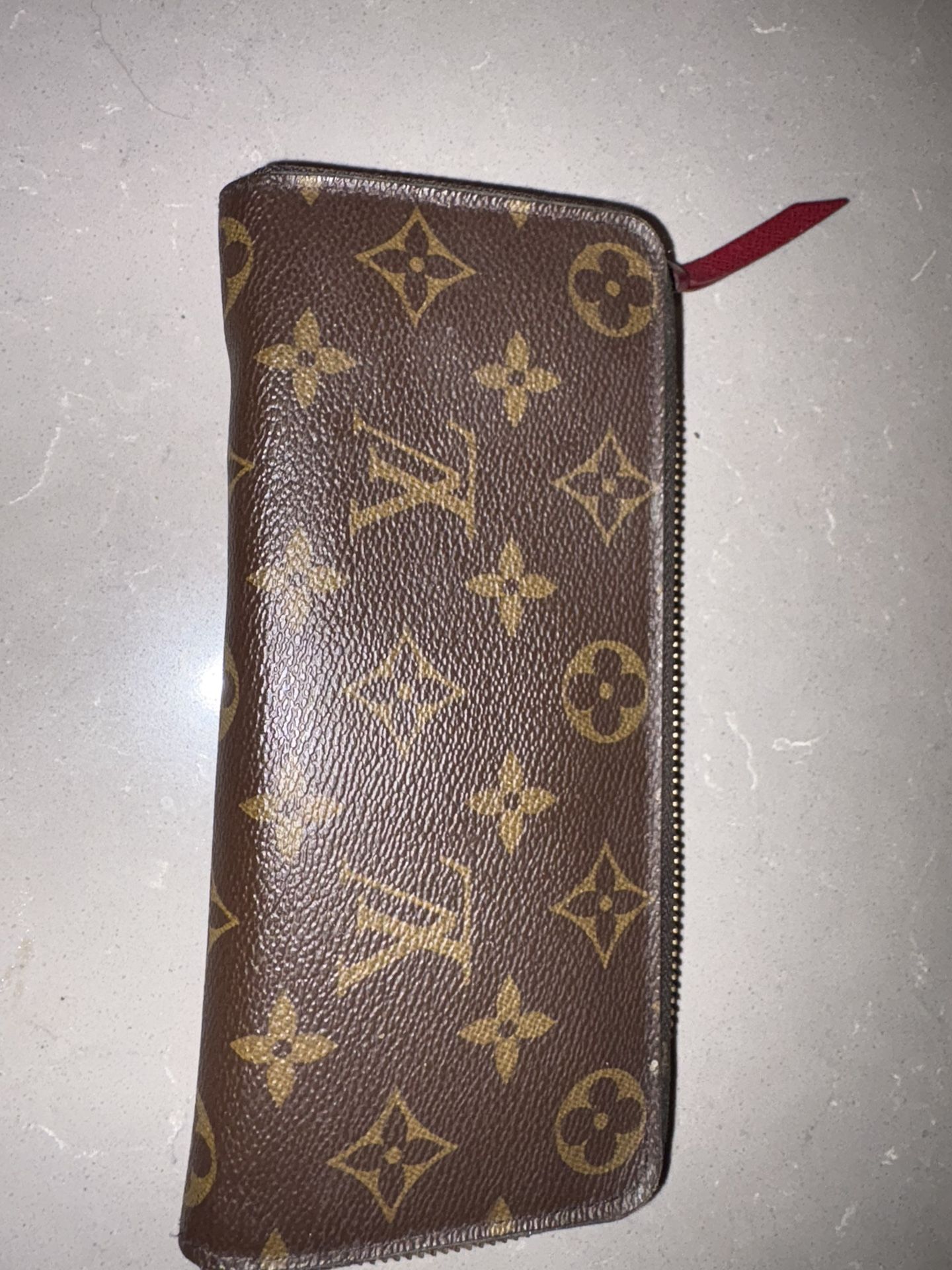 LV WALLET BARELY USED
