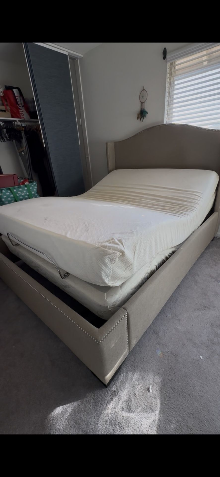 ✨Queen Adjustable Bed Frame + Mattress - Great Condition! Remote Reclining✨