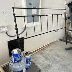 LIKE NEW!! King Size Black Metal Spindle Farmhouse Design Headboard