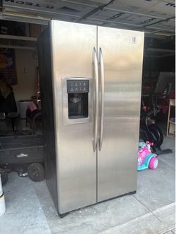 GE refrigerator *** works perfect ***