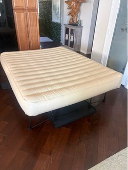 Blow up mattress