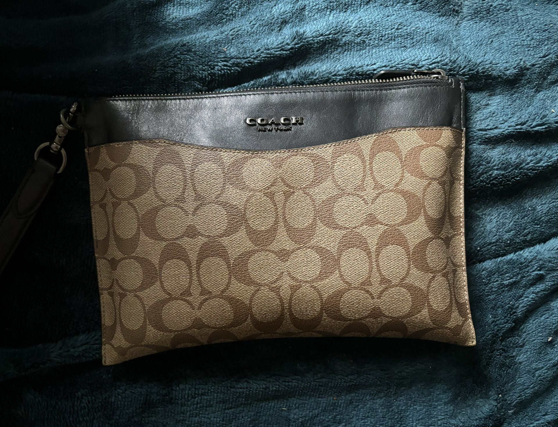 Men’s / Women’s Signature Coach Beckett Medium Pouch / Clutch