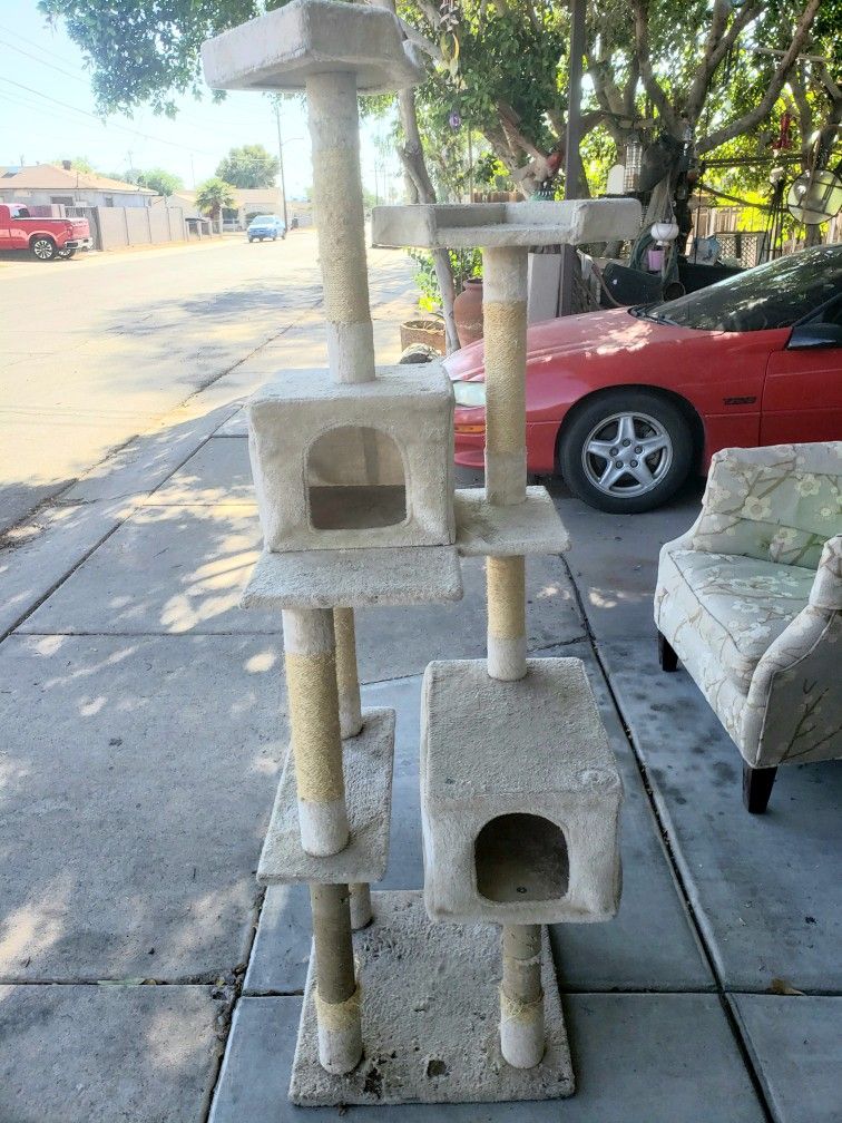 2 CAT TREE'S