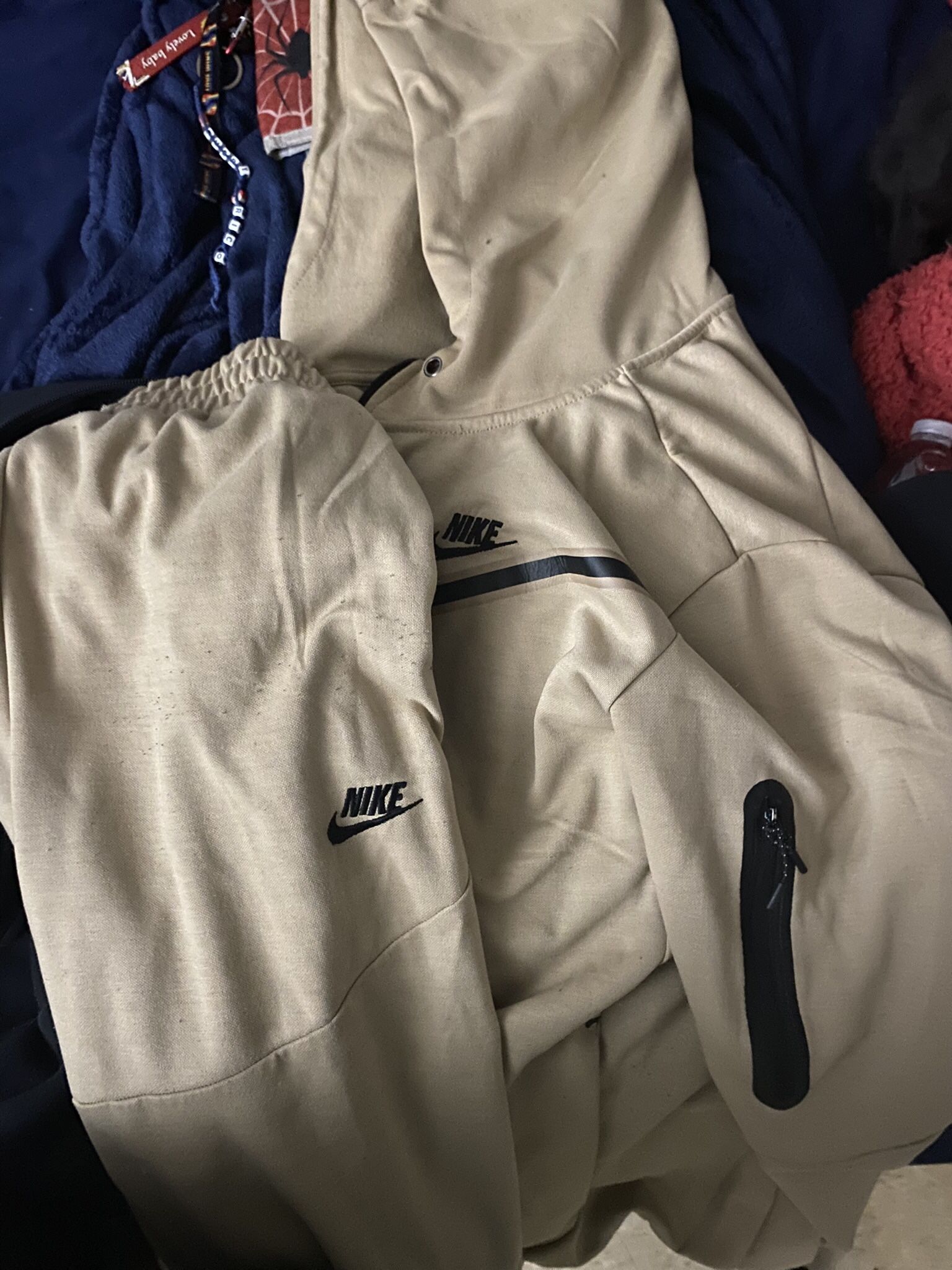 Nike Tan Xl Men’s Comes With The Full Set