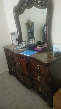 Chest of drawers