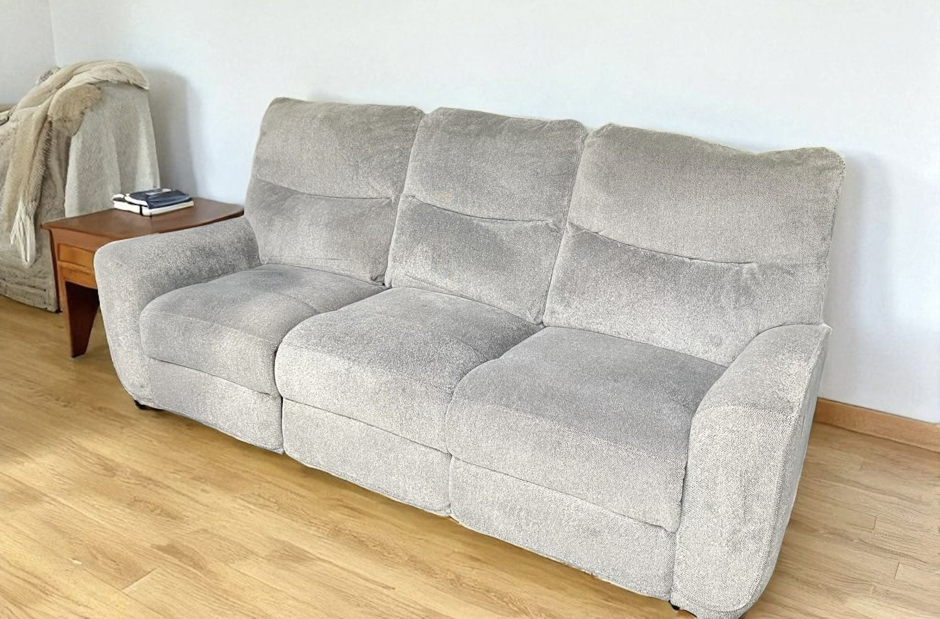 Gorgeous Recliner Sofa