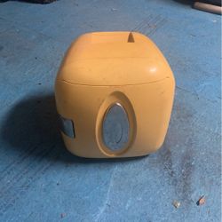 Fridge Refrigerador De Viaje 1 Galón Coneccion De Carro Y Casa $10