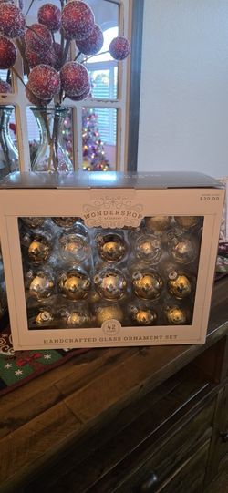 Silver And Golden Ornaments/ Esferas