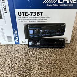 Alpine UTE-73BT Headunit