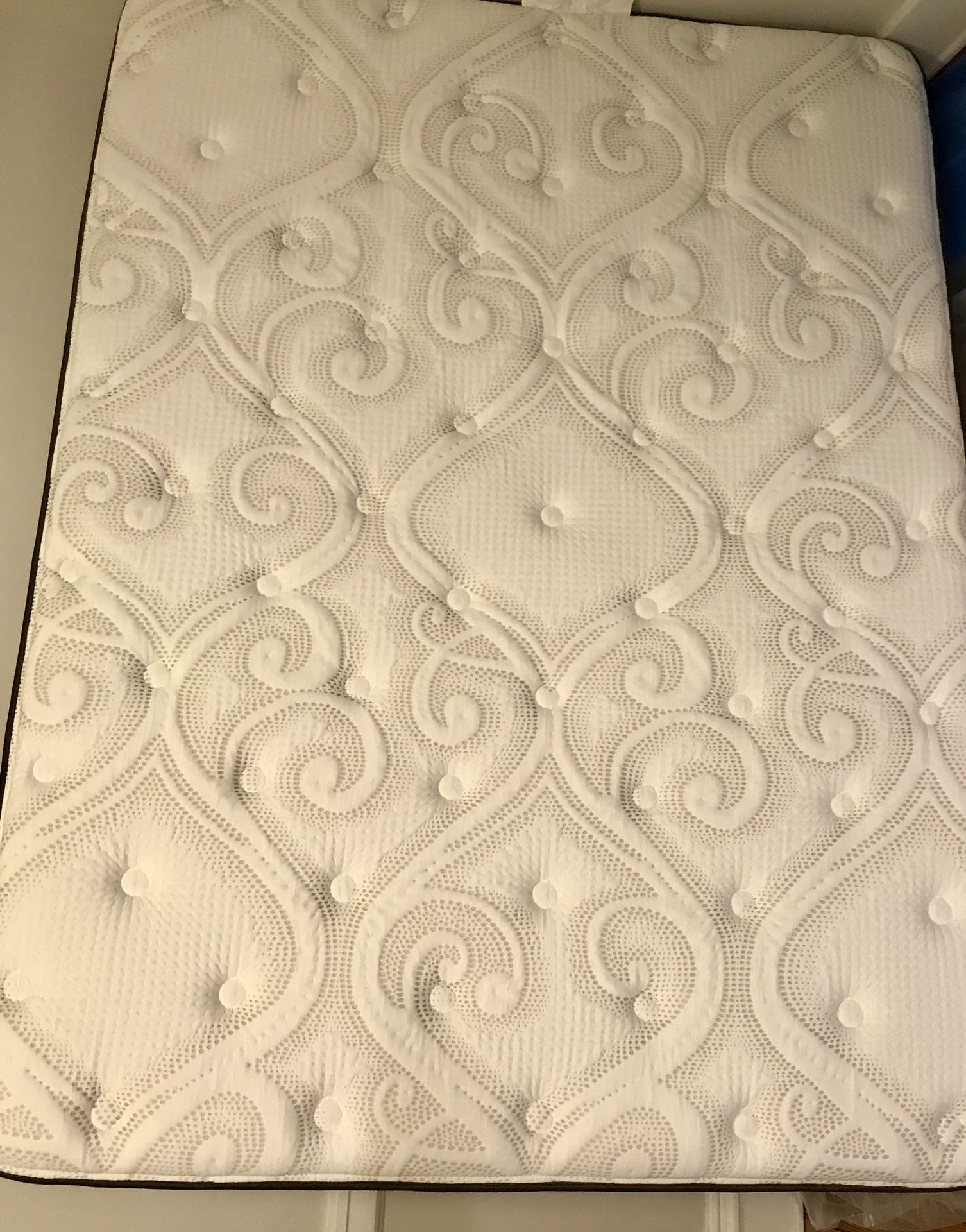 Queen Mattress by Hampton and Rhodes HR500 10.75" Plush Gel Infused Visco Foam Core Mattress Bed - LIKE NEW - $99