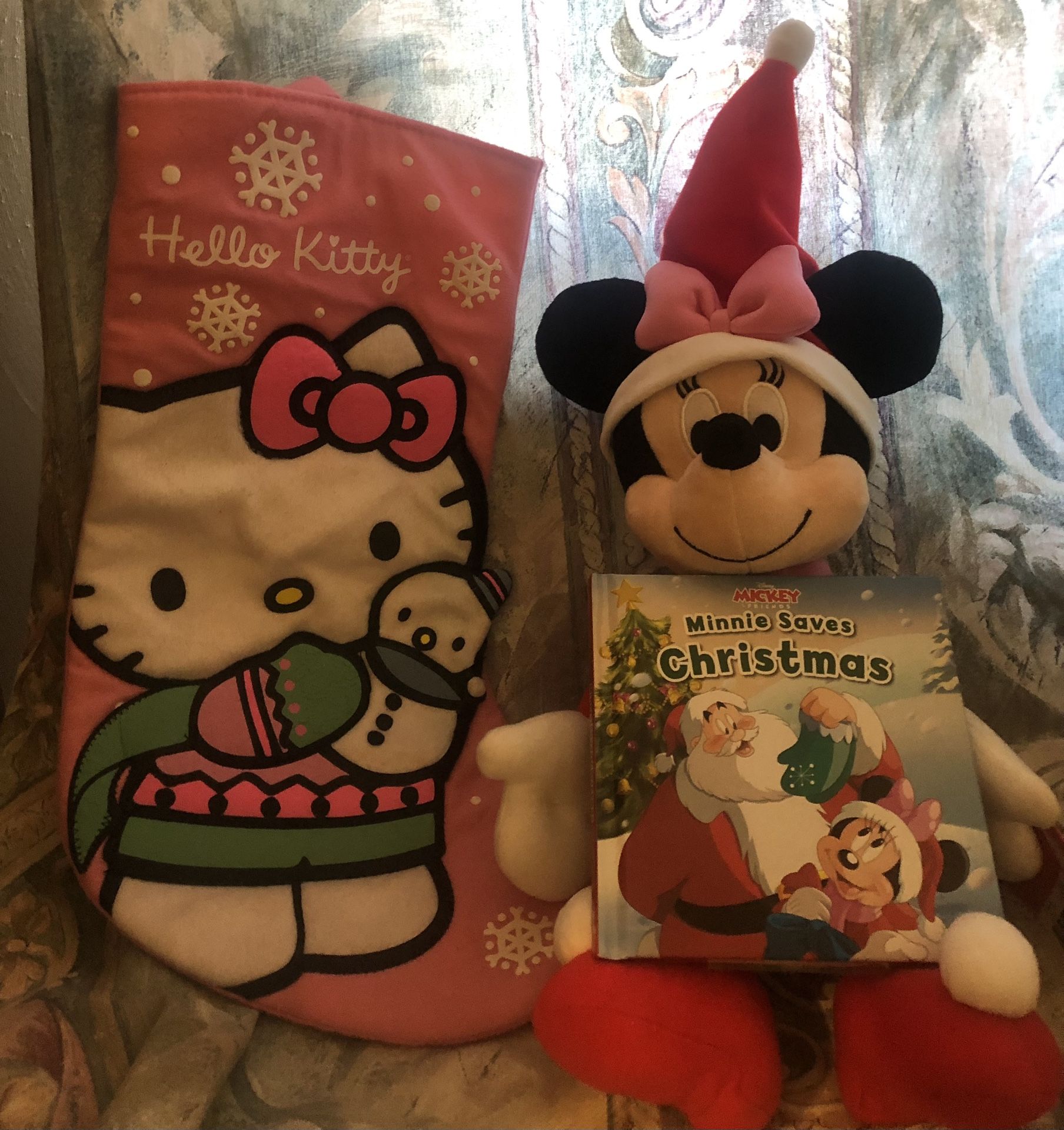 Minnie Mouse & Hello Kitty Christmas Set