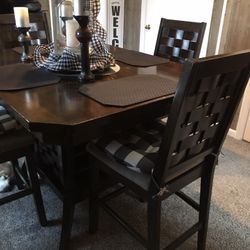 Chairs/Table Set