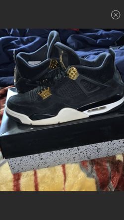 Jordan retro 4 Royalty 👑 Size 9.5! Suede is in lerfeft Condition.