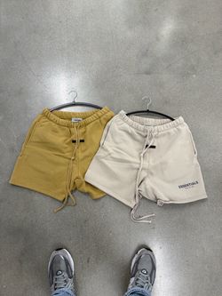 ESSENTIALS men's shorts - size Small