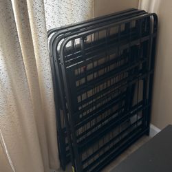 QUEEN BEDFRAME