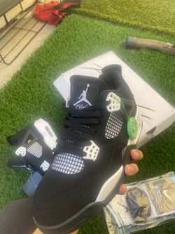 Jordan 4 White Thunders