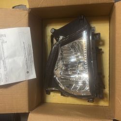 Isuzu NPR Right Headlight 04-07 $60