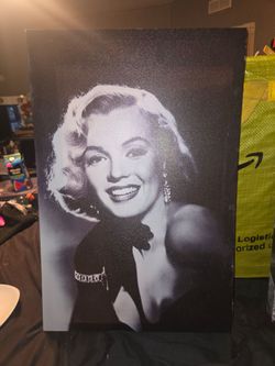 black and white canvas print of the iconic actress Marilyn Monroe (3)